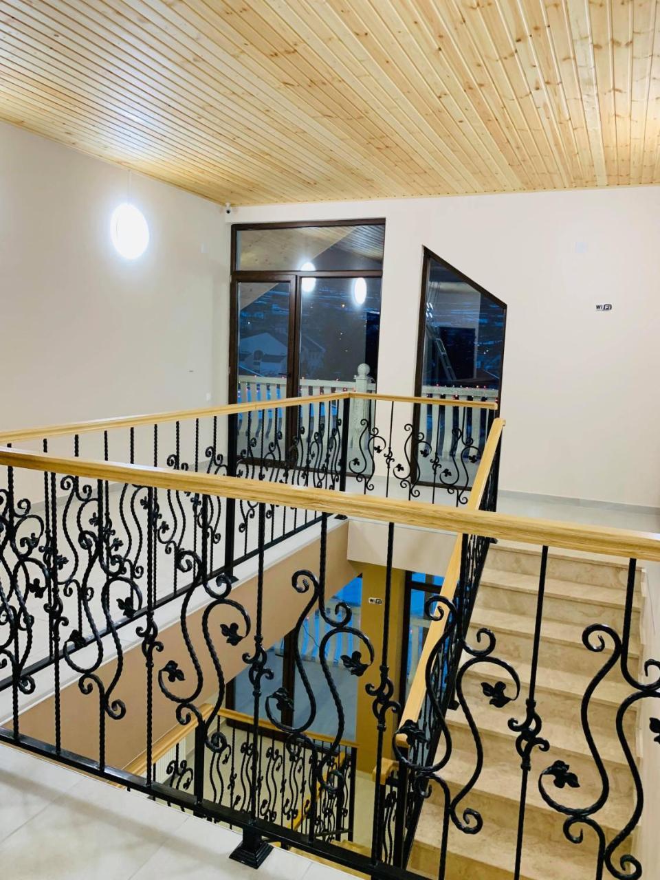 Hotel Patriot Mestia Ngoại thất bức ảnh